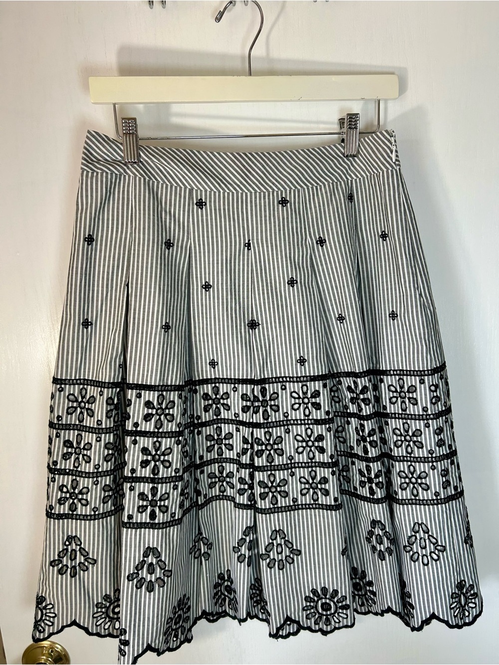 Talbots Black and White Striped Eyelet A-Line Skirt Size 2